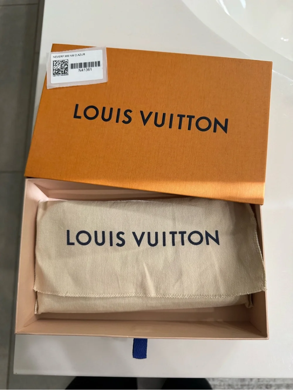 Louis Vuitton beautiful authentic